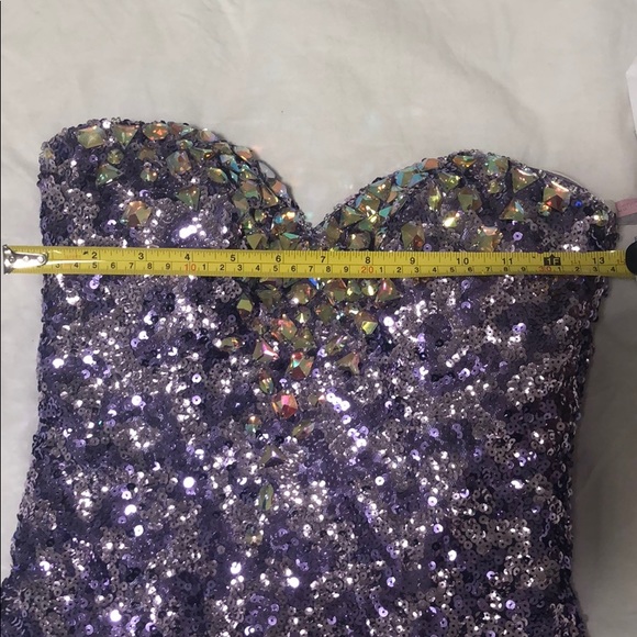 PROM DRESS 💜 - Picture 8 of 8